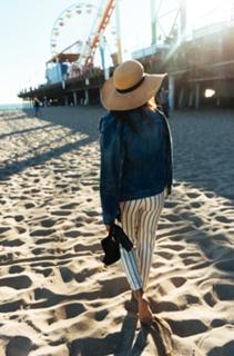 Megan Batoon feet photo thumbnail