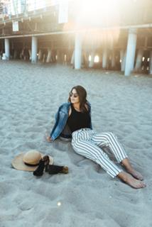 Megan Batoon feet photo thumbnail