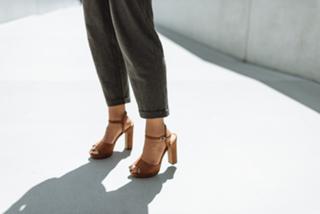 Megan Batoon feet photo thumbnail