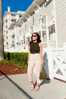 Megan Batoon feet photo thumbnail