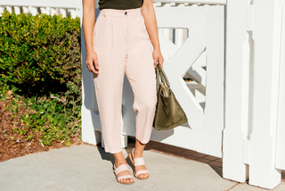 Megan Batoon feet photo thumbnail