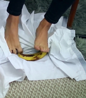 Megan Batoon feet photo thumbnail