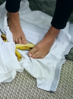 Megan Batoon feet photo thumbnail