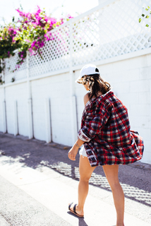 Megan Batoon feet photo thumbnail