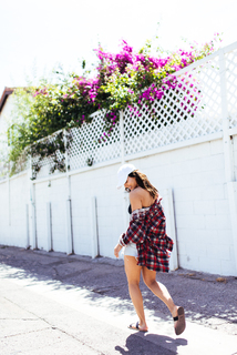 Megan Batoon feet photo thumbnail