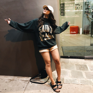 Megan Batoon feet photo thumbnail