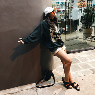 Megan Batoon feet photo thumbnail