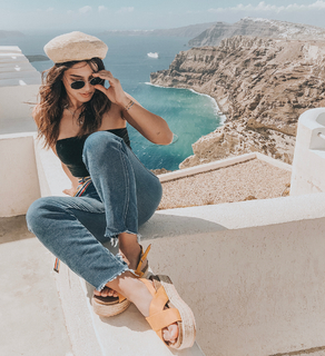 Megan Batoon feet photo thumbnail