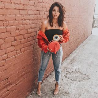 Megan Batoon feet photo thumbnail