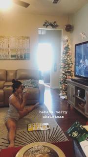 Megan Batoon feet photo thumbnail