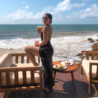 Megan Batoon feet photo thumbnail
