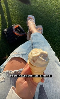 Megan Batoon feet photo thumbnail