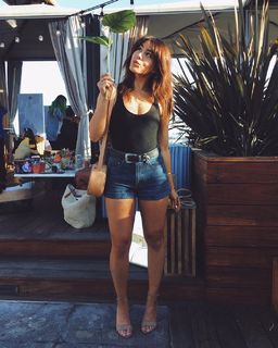 Megan Batoon feet photo thumbnail