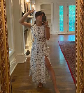 Megan Batoon feet photo thumbnail