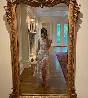 Megan Batoon feet photo thumbnail