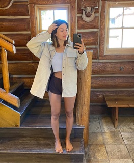 Megan Batoon feet photo thumbnail