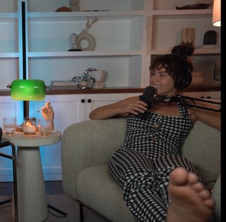 Megan Batoon feet photo thumbnail