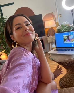 Megan Batoon feet photo thumbnail
