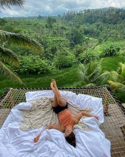 Megan Batoon feet photo thumbnail