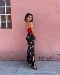 Megan Batoon feet photo thumbnail