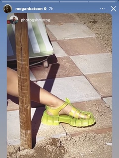 Megan Batoon feet photo thumbnail