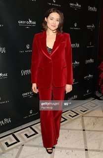 Megan Boone feet photo thumbnail