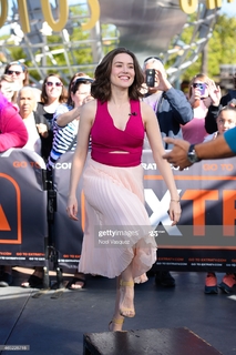 Megan Boone feet photo thumbnail