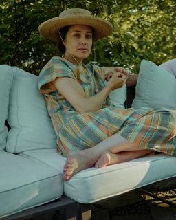 Megan Boone feet photo 4