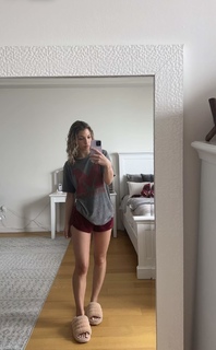 Megan Eugenio feet photo thumbnail
