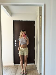 Megan Eugenio feet photo thumbnail