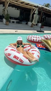 Megan Eugenio feet photo thumbnail