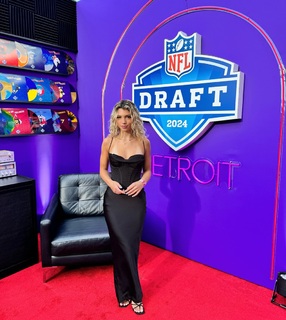 Megan Eugenio feet photo thumbnail