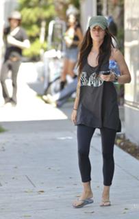 Megan Fox feet photo thumbnail
