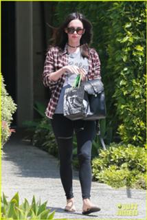 Megan Fox feet photo thumbnail