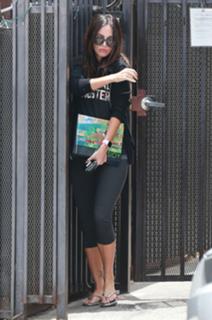 Megan Fox feet photo thumbnail