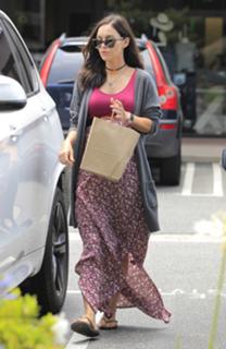 Megan Fox feet photo thumbnail