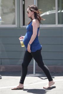 Megan Fox feet photo thumbnail