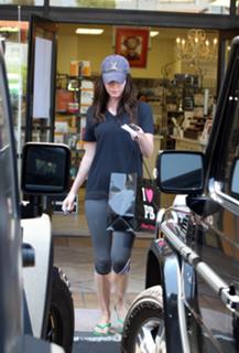 Megan Fox feet photo thumbnail