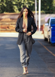 Megan Fox feet photo thumbnail