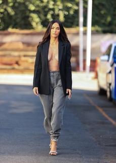 Megan Fox feet photo thumbnail