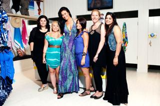 Megan Gale feet photo 1