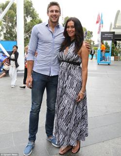 Megan Gale feet photo 5
