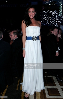 Megan Gale feet photo 6