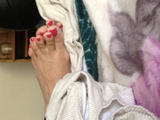 Megan Gale feet photo 7