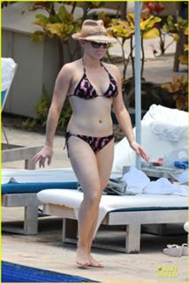 Megan Hilty feet photo 4