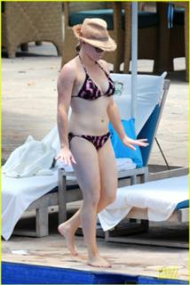 Megan Hilty feet photo 3