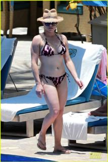 Megan Hilty feet photo 2
