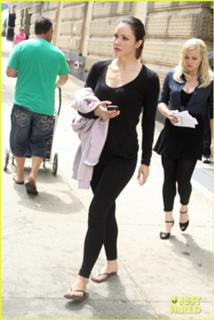 Megan Hilty feet photo 6
