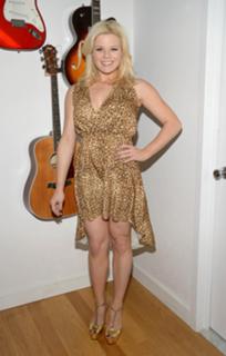 Megan Hilty feet photo 4