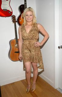 Megan Hilty feet photo 2